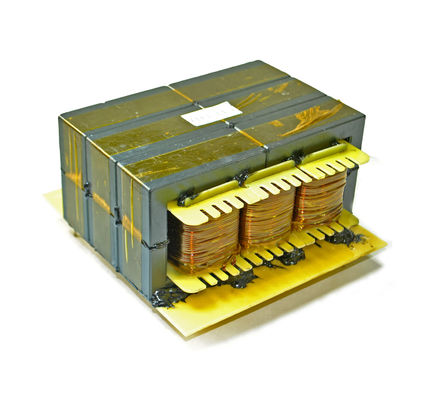 Transformador de alta frecuencia compuesto de la base de ferrita